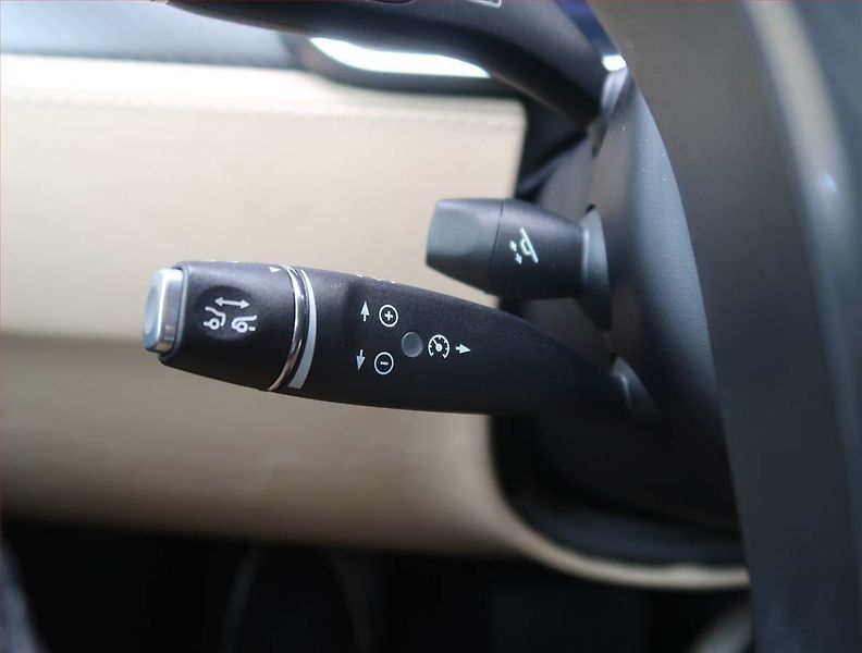 Tesla Model S (2015) 85D, SoH 84% - fotka 20 z 23