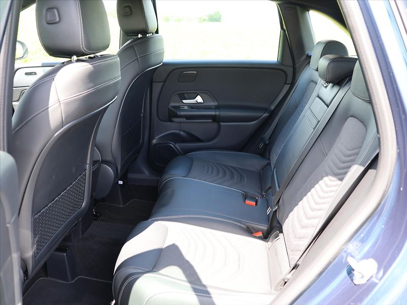 Mercedes-Benz Třídy B 2,0 200d 110kW Aut. LED CZ - fotka 15 z 38