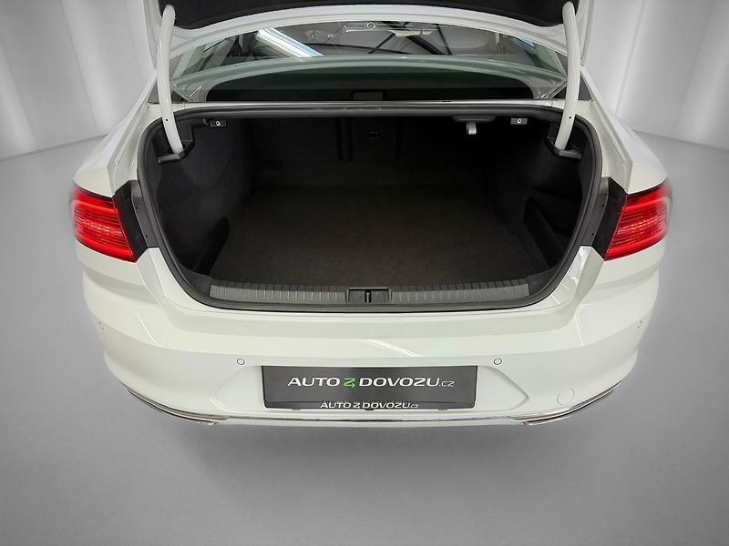 Volkswagen Passat 2.0TSI 200KW DSG 4MOTION R-LIN - fotka 28 z 28
