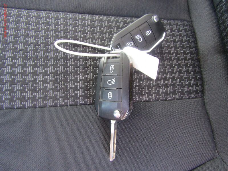 Peugeot 5008 (2019) 1.5 HDi, ČR, Active - fotka 24 z 24