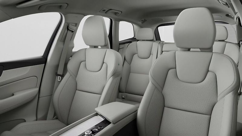 Volvo XC60 (2026) DARK B5 PLUS AWD,360° KAMERA - fotka 6 z 9