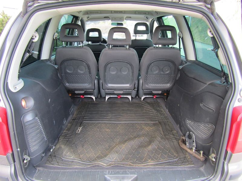 Seat Alhambra (2006) 2.0 TDI 103kW - fotka 23 z 34