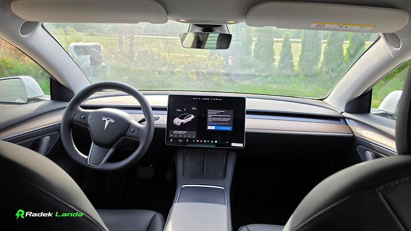 Tesla Model 3 (2021) Standard Range+, LFP, Tažné - fotka 8 z 12