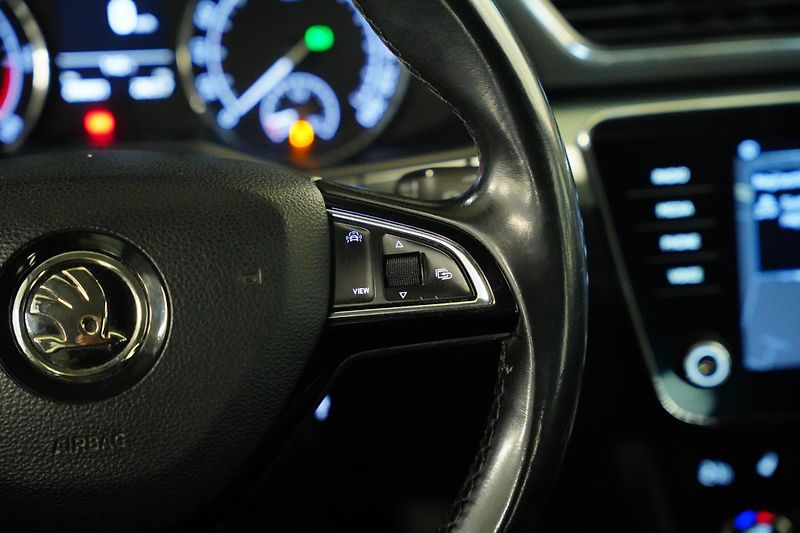 Škoda Superb - fotka 17 z 30