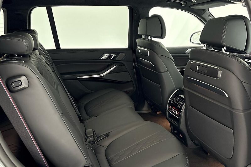 BMW X7 xDrive40d - fotka 15 z 29
