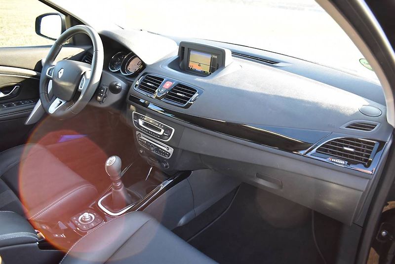 Renault Mégane 1,9 DCi BOSE,96KW,NAVI,PĚKNÝ - fotka 12 z 17