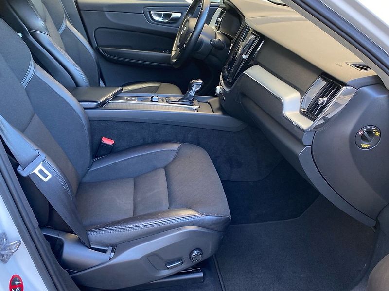 Volvo XC60 D4 AWD MOMENTUM - fotka 7 z 26
