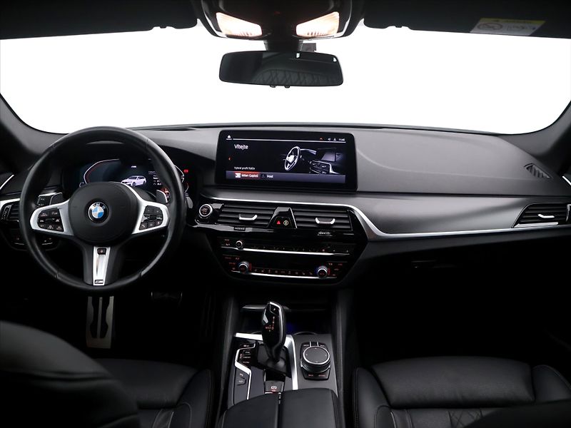 BMW Řada 5 3.0 540d 250kW xDrive CZ DPH - fotka 37 z 44