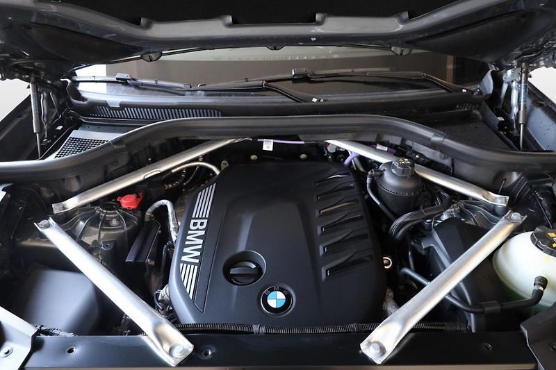 BMW X5 xDrive30d - fotka 12 z 35