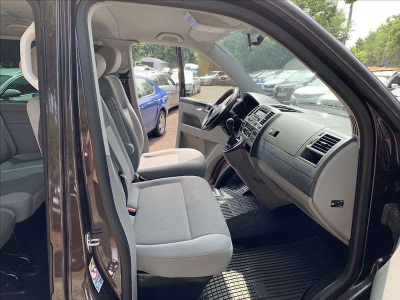 Volkswagen Caravelle 2,0 TDI  103kW - fotka 9 z 16