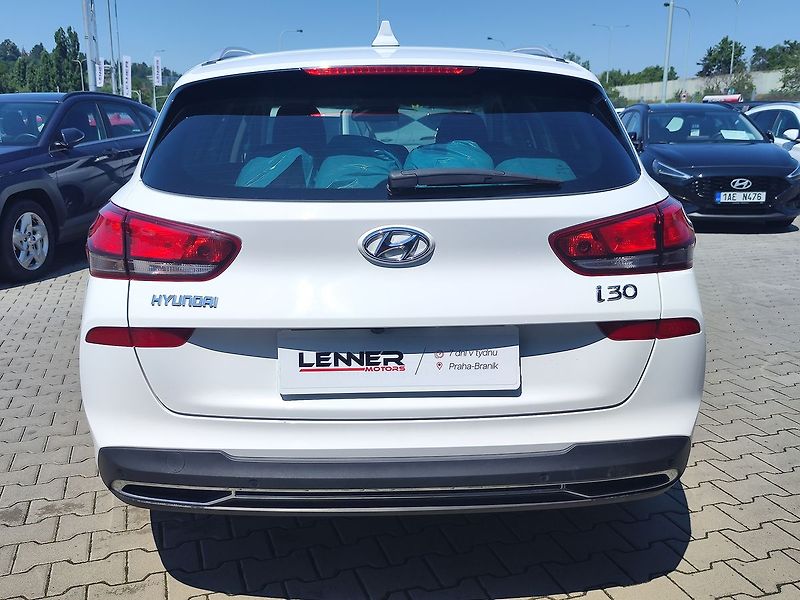 Hyundai i30 1.0 T-GDI/88kW Smart - fotka 6 z 29