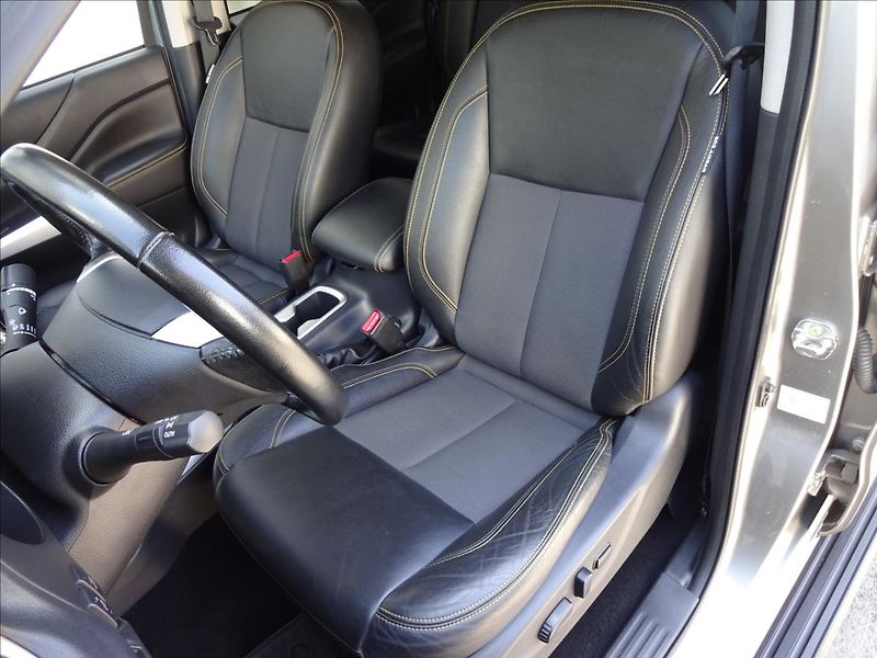Nissan Navara 2,3 dCi 140 kW 4x4 Automat - fotka 18 z 60