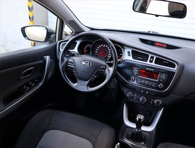 Kia Ceed (2013) 1.6 GDI, Serv.kniha, Tempomat - fotka 7 z 18