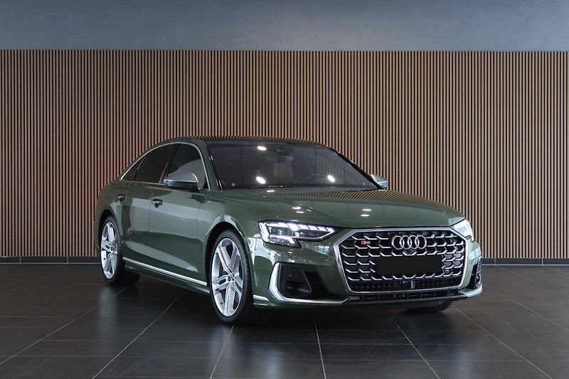 Audi S8 B&O-Adv. Carbon Matrix Pano TV - fotka 2 z 52