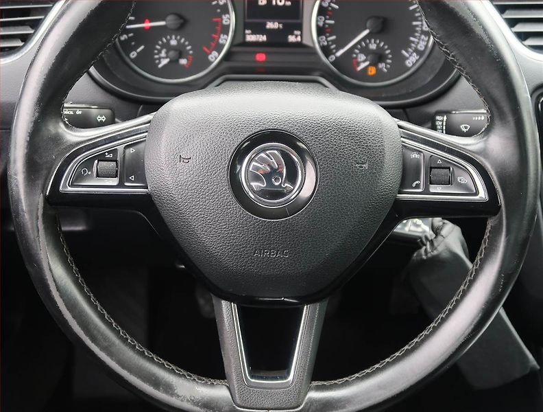 Škoda Octavia (2015) 1.6 TDI, Tempomat - fotka 15 z 17