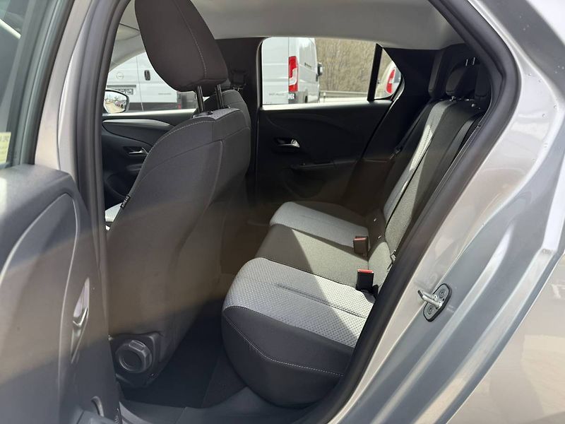 Opel Corsa Edition 1.2 TURBO (74kW/100k) - fotka 18 z 22