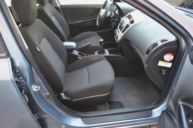 Kia Ceed (2008) 1.4i 80kW / ČR / LPG - fotka 9 z 29