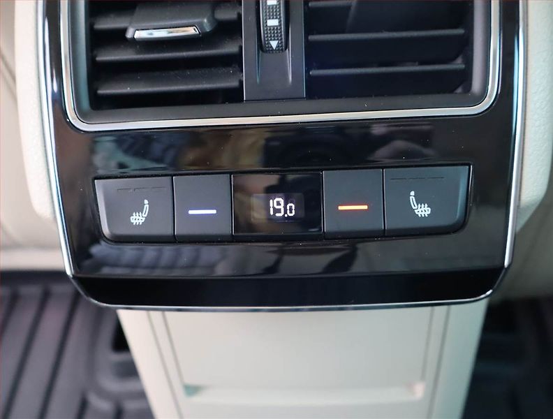 Škoda Superb (2017) Laurin&Klement 2.0 TSI - fotka 24 z 24