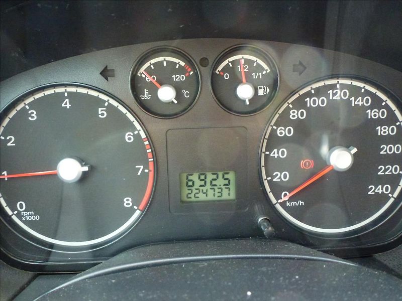 Ford Focus 1,6 16V NOVÁ STK - fotka 34 z 48