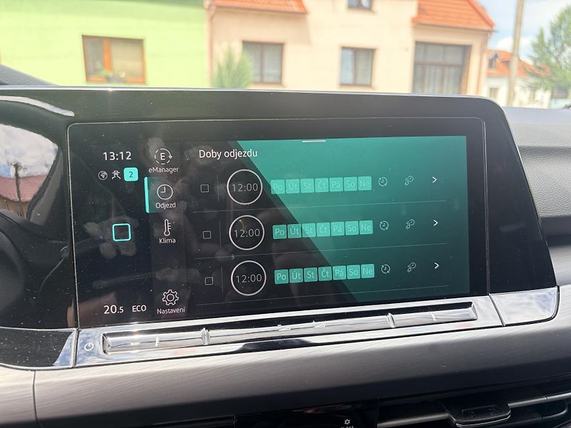 Volkswagen Golf 1.4TSI HYBRID VIRTUAL LED - fotka 34 z 50