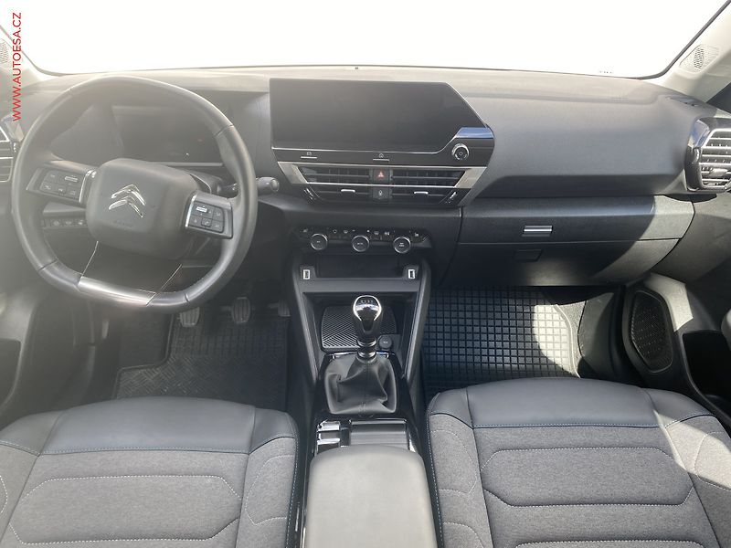 Citroën C4 (2023) 1.2 PT, 1.maj,ČR, Feel, navi - fotka 8 z 16