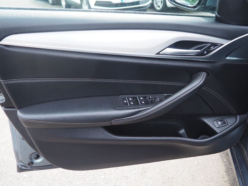 BMW Řada 5 (2017) 3.0d xDrive, 195 kW - fotka 9 z 38
