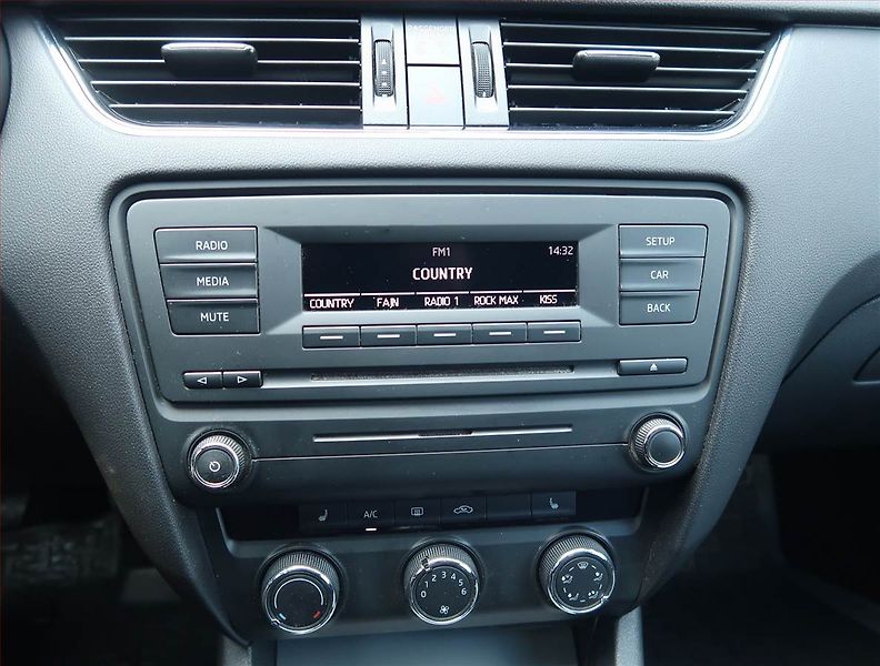 Škoda Octavia (2013) 1.6 TDI, Tempomat - fotka 12 z 15