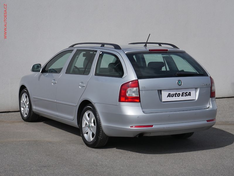Škoda Octavia (2012) 1.6 TDi, ČR, Elegance - fotka 6 z 23