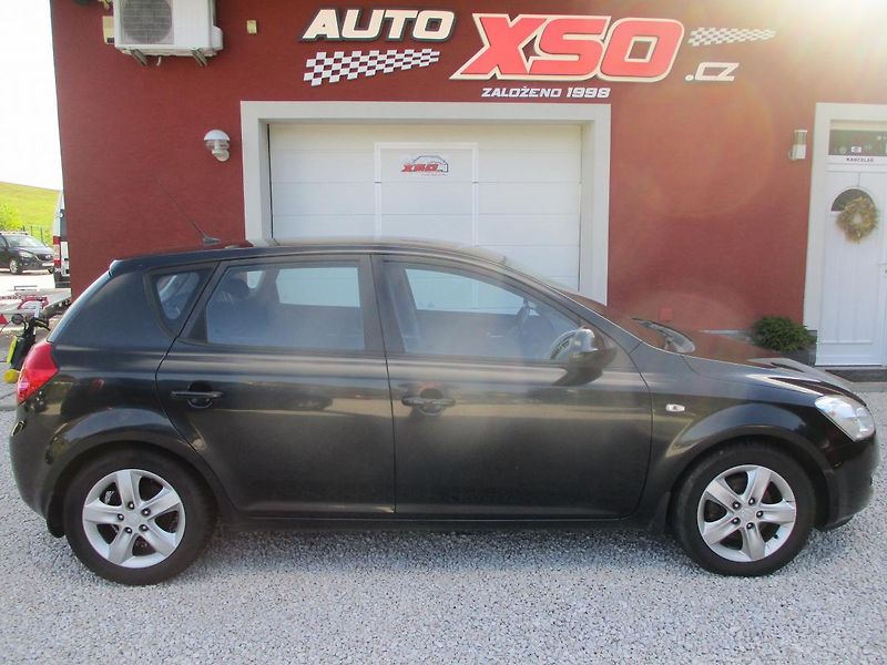 Kia Ceed 1.6 CRDi 16V - fotka 2 z 30
