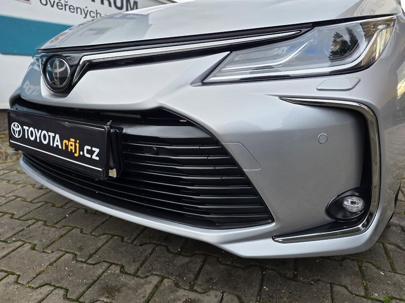 Toyota Corolla  1,5 VVT-i V ZÁRUCE-KAMERA - fotka 10 z 18