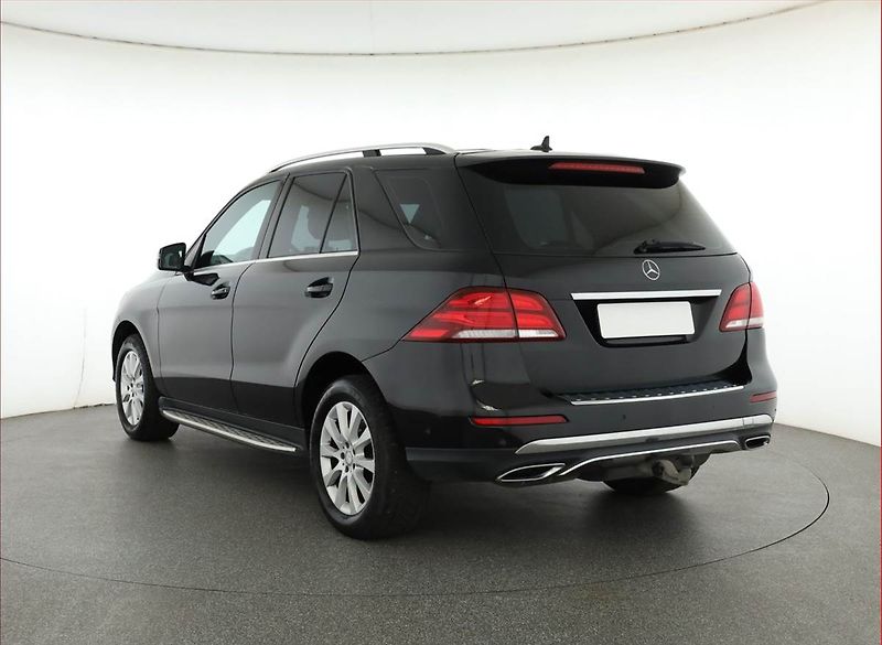 Mercedes-Benz GLE (2016) 350 d, 4X4, Automat - fotka 4 z 19