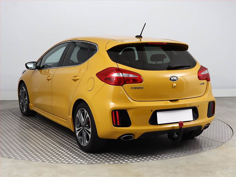 Kia Ceed (2015) GT Line 1.6 CRDi, Navi - fotka 4 z 17