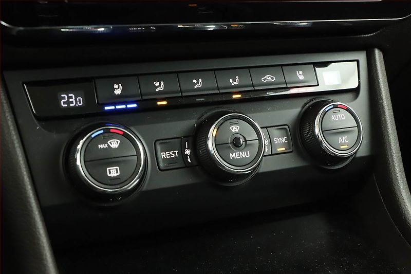 Škoda Superb (2017) Laurin&Klement 2.0 TDI, Kůže - fotka 17 z 20