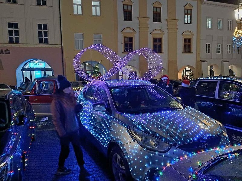 Sraz vánočně nazdobených aut v Kroměříži (prosinec 2024)