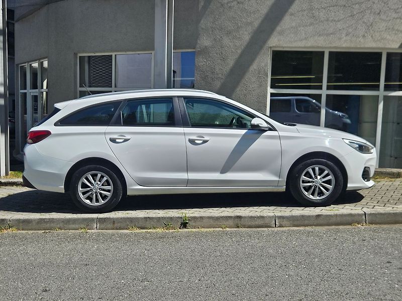 Hyundai i30 1,6 CRDi DPH Trikolor Comfort - fotka 6 z 36