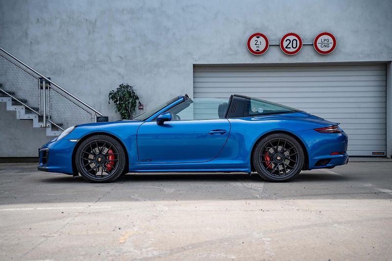Porsche 911 (2018) 991 4 GTS Targa - fotka 8 z 38