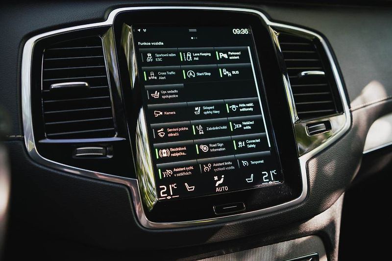 Volvo XC90 (2021) B6 AWD - fotka 22 z 31