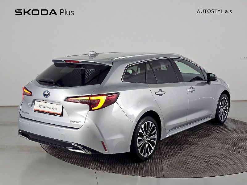 Toyota Corolla (2024) TS 1.8HEV 140k Style - fotka 2 z 28