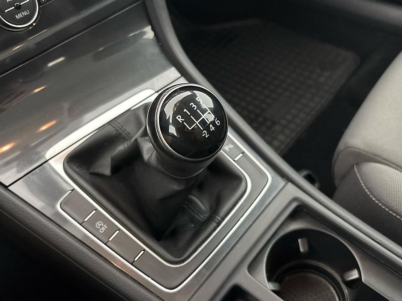 Volkswagen Golf Maraton Edition - fotka 20 z 29