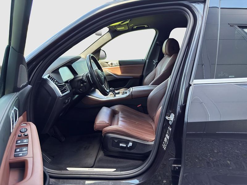 BMW X5 xDrive30d - fotka 2 z 23