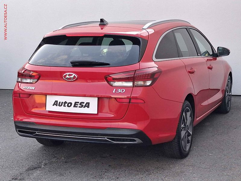 Hyundai i30 (2021) 1.5 T-GDi, Prime, LED, panor - fotka 4 z 22