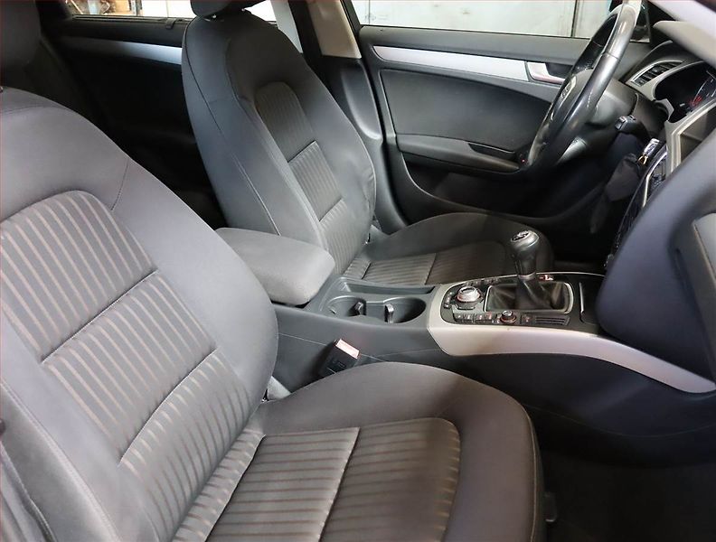 Audi A4 (2009) Ambiente 2.0 TDI, Serv.kniha - fotka 9 z 19