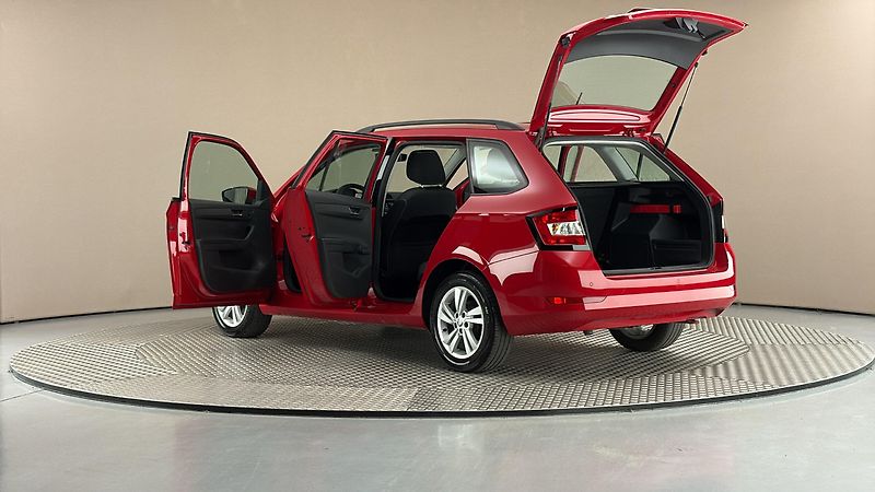Škoda Fabia 1.0 TSI Ambition Combi - fotka 7 z 24