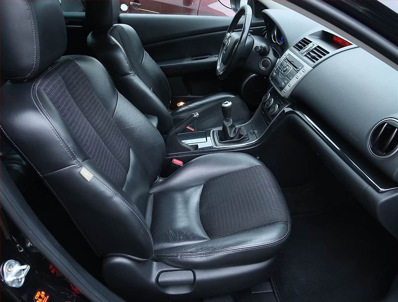 Mazda 6 (2008) 2.5, Tažné, jezdí výborně - fotka 9 z 16