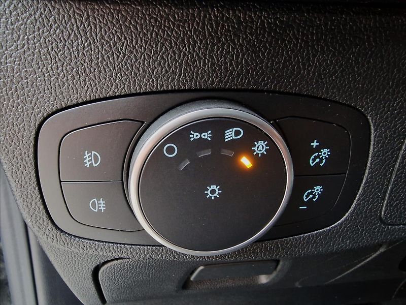 Ford Focus 1.5 EcoBlue Titanium,ČR,1.Maj - fotka 37 z 47