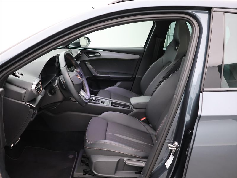 Cupra Leon 2.0 TSI 180kW ST DSG LED ACC - fotka 10 z 25