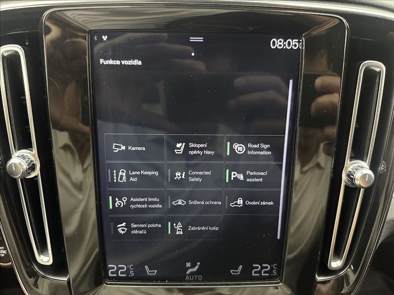 Volvo XC40 2,0 D3 AUTOMAT VÝHŘEV TAŽNÉ - fotka 16 z 41