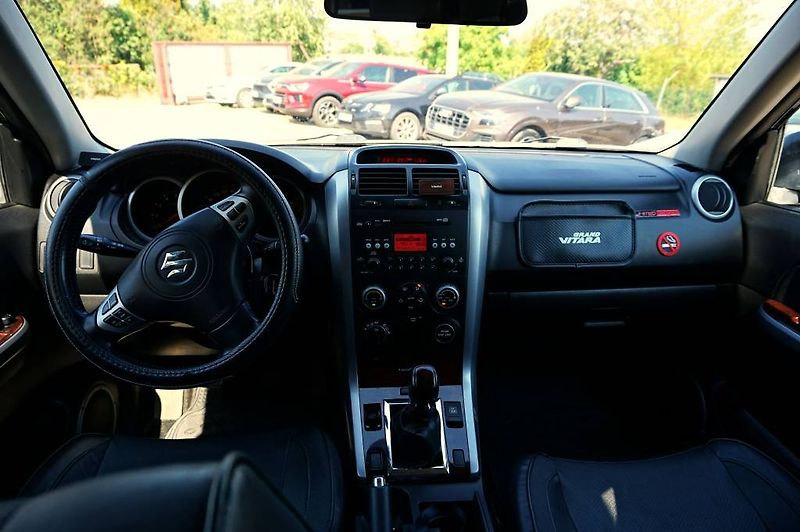 Suzuki Grand Vitara (2007) 1,9 DDIS 95 kW - fotka 21 z 35