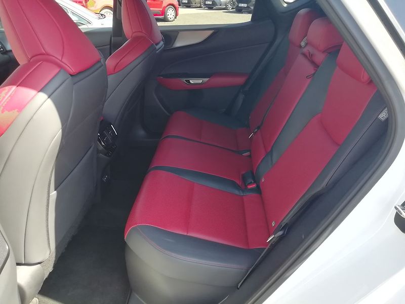 Lexus NX 350h F-Sport 4x4 - fotka 7 z 23