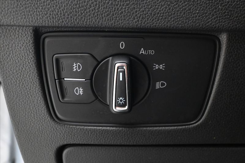 Volkswagen Passat 2,0 TDI 110 kW DSG Business Zá - fotka 27 z 32